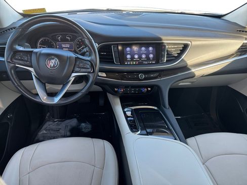 Used 2024 Buick Enclave Essence image 10
