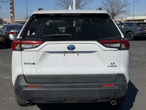 Used 2021 Toyota RAV4 LE image 15