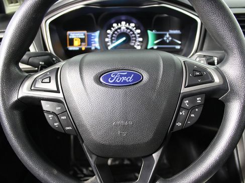 Used 2017 Ford Fusion SE w/ Fusion SE Technology Package FWD image 11
