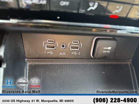 Used 2024 Jeep Grand Cherokee Altitude AWD/4WD image 28