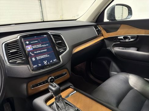 Used 2022 Volvo XC90 T6 Momentum w/ Advanced Package image 14