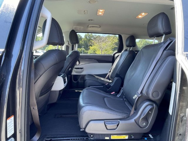 Certified 2024 Kia Carnival LX FWD image 10