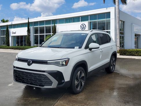 New 2026 Volkswagen Taos SE image 1