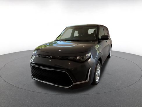 Used 2025 Kia Soul LX w/ LX Technology Package FWD image 4