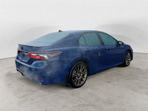 Used 2024 Toyota Camry SE image 5