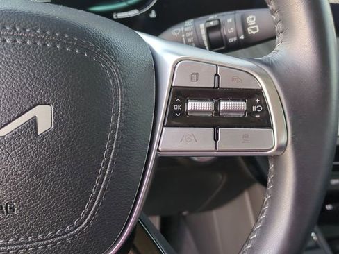 Used 2025 Kia Telluride EX w/ EX Captain's Chair Package FWD image 13
