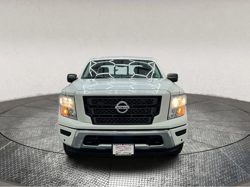 Used 2022 Nissan Titan SV image 3