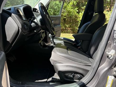 Used 2017 Jeep Renegade Limited AWD/4WD image 16
