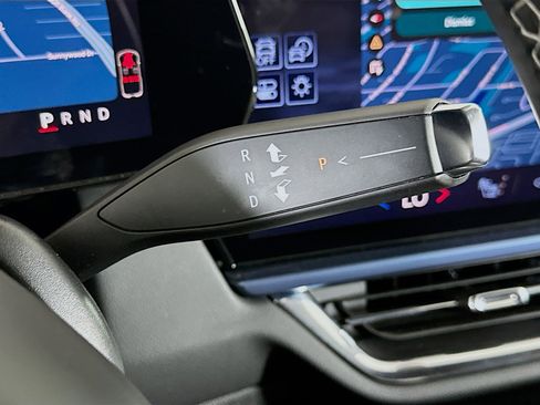 Used 2025 Chevrolet Equinox EV LT w/ Convenience Package image 25