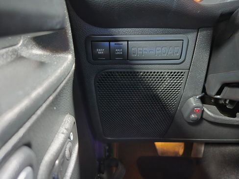 Used 2018 Jeep Wrangler Rubicon w/ Power Convenience Group image 13