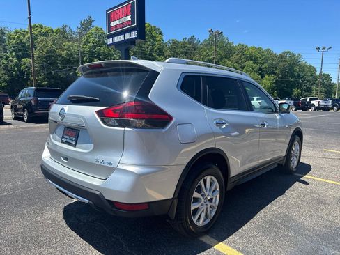 Used 2018 Nissan Rogue SV w/ Premium Package AWD/4WD image 4