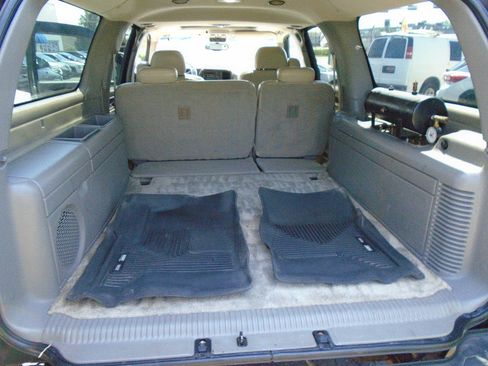 Used 2001 Chevrolet Suburban 2500 LT w/ LT Preferred Equipment Group AWD/4WD image 10