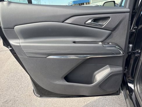 Used 2025 Chevrolet Traverse LT image 29