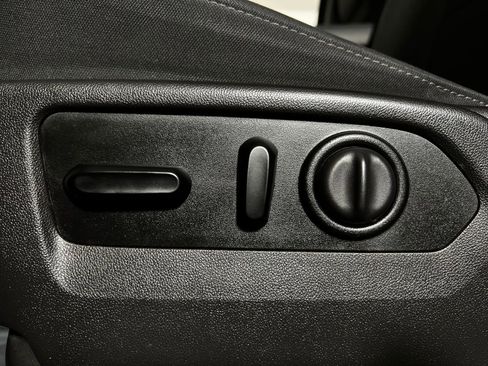 Used 2021 Chevrolet Silverado 1500 LT image 13