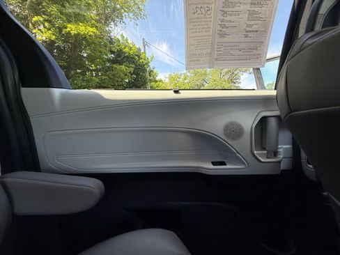 Used 2025 Toyota Sienna XLE w/ XLE Plus Package AWD/4WD image 25