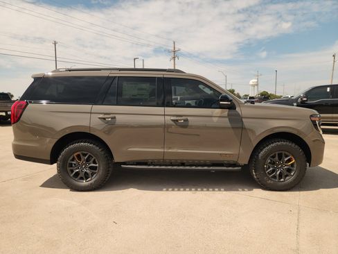 New 2027 Ford Expedition Tremor w/ Driver's Package AWD/4WD image 7