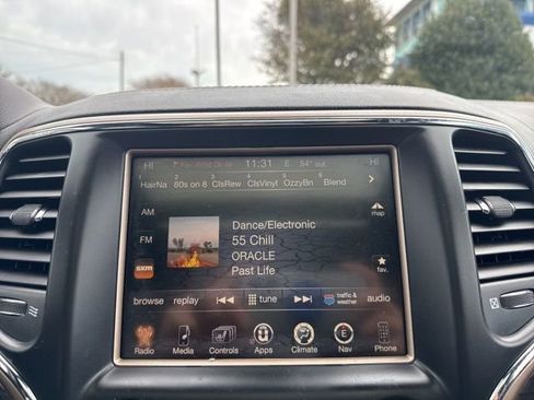 Used 2017 Jeep Grand Cherokee Overland w/ Jeep Active Safety Group image 28