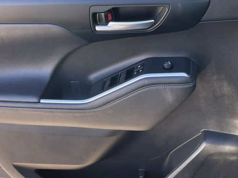 Used 2024 Toyota Highlander LE image 20