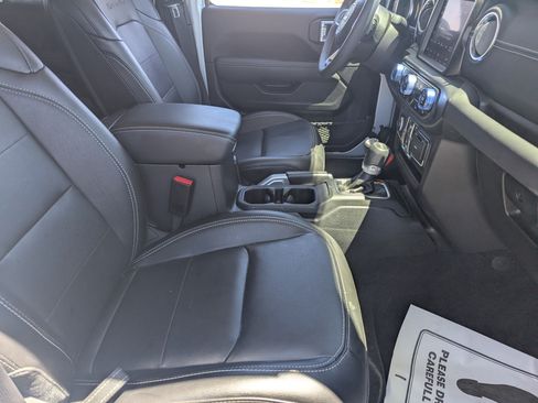 Used 2023 Jeep Wrangler Unlimited Sahara AWD/4WD image 11