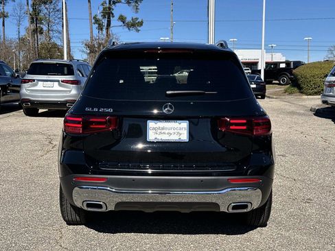 Certified 2025 Mercedes-Benz GLB 250 image 4