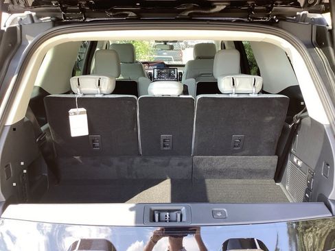 New 2025 Ford Expedition Platinum image 10