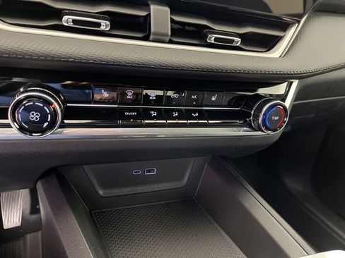 New 2026 Chevrolet Equinox LT w/ Safety and Technology Package image 32