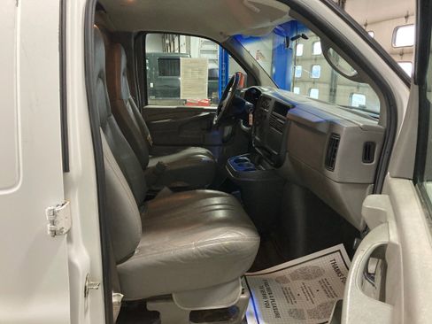 Used 2004 Chevrolet Express 1500 image 4