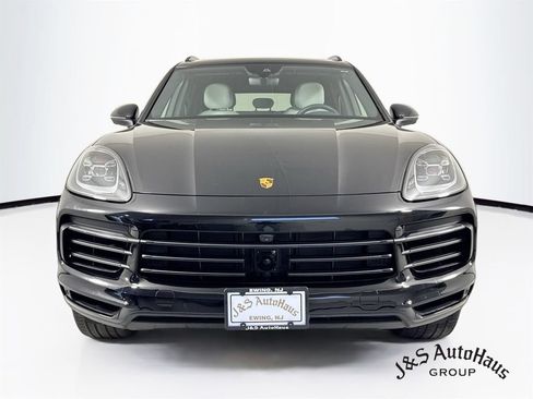 Used 2023 Porsche Cayenne Platinum Edition AWD/4WD image 2