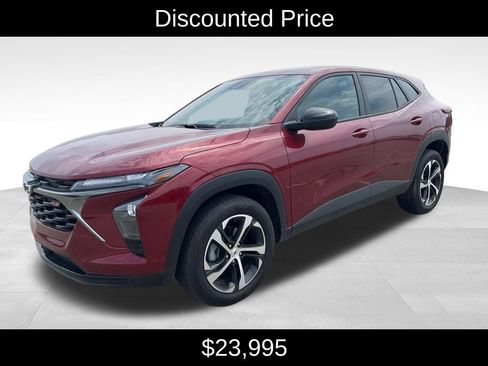 Used 2025 Chevrolet Trax RS w/ Driver Confidence Package FWD image 3