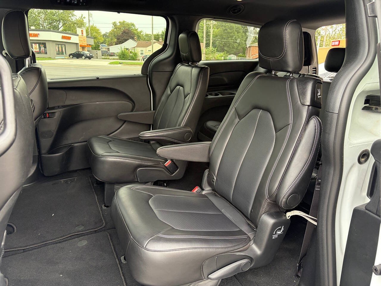 Used 2026 Chrysler Pacifica Select FWD image 14