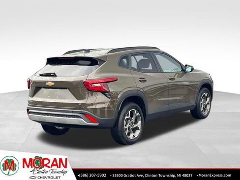 Certified 2024 Chevrolet Trax LT w/ Driver Confidence Package FWD image 5