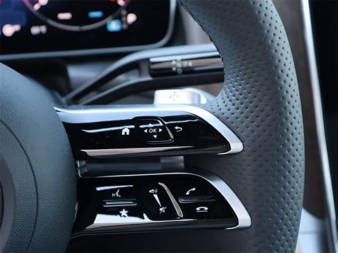 Certified 2025 Mercedes-Benz GLC 300 GLC 300 image 32