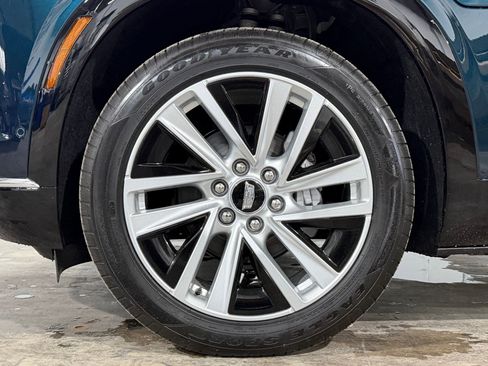 New 2026 Cadillac Vistiq Luxury w/ LPO, Floor Liner Package AWD/4WD image 10