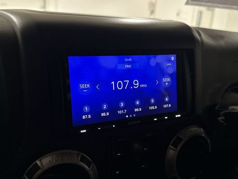 Used 2015 Jeep Wrangler Unlimited Sahara AWD/4WD image 14
