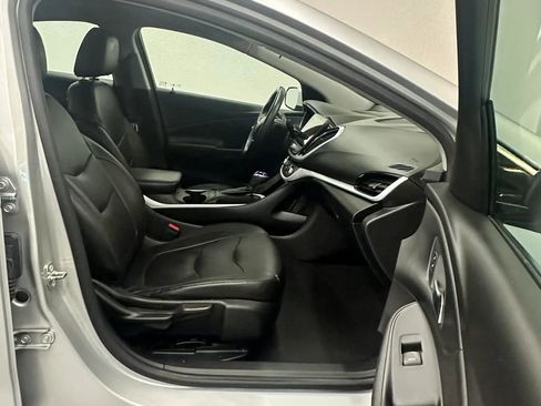 Used 2017 Chevrolet Volt LT w/ Comfort Package image 45