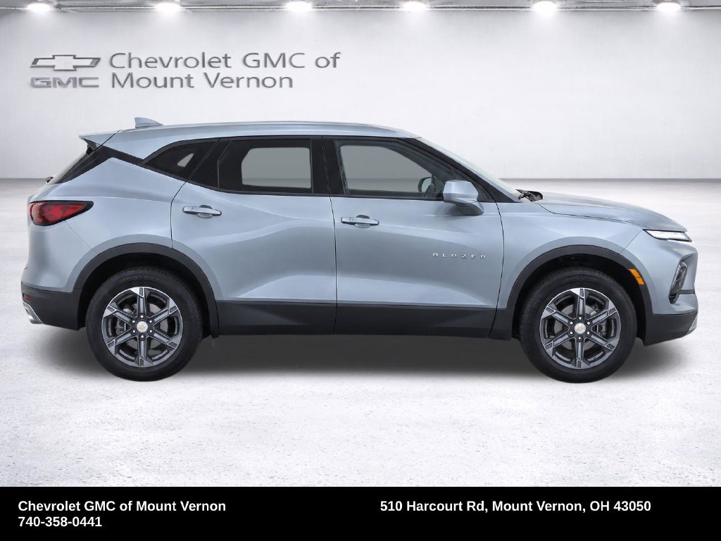 Used 2026 Chevrolet Blazer LT FWD image 9