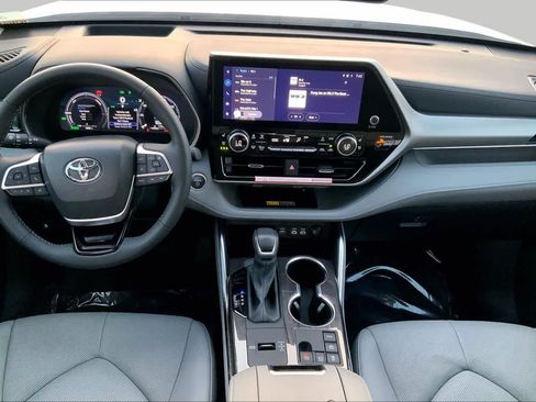Used 2026 Toyota Highlander Platinum AWD/4WD image 15