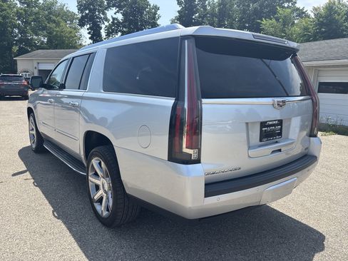 Used 2016 Cadillac Escalade ESV Luxury AWD/4WD image 8