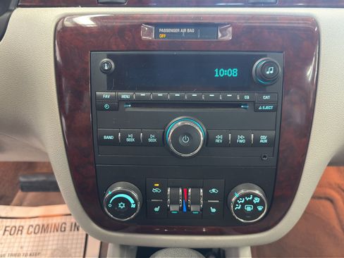 Used 2009 Chevrolet Impala LTZ FWD image 23