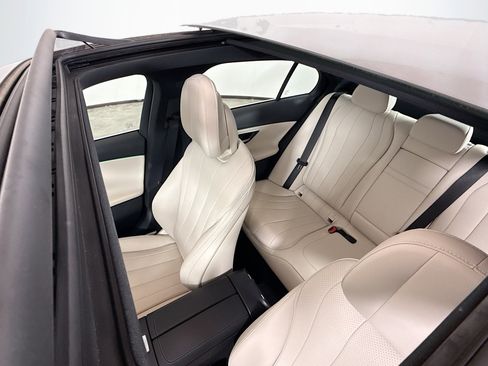Used 2024 Mercedes-Benz E 350 4MATIC Sedan image 14