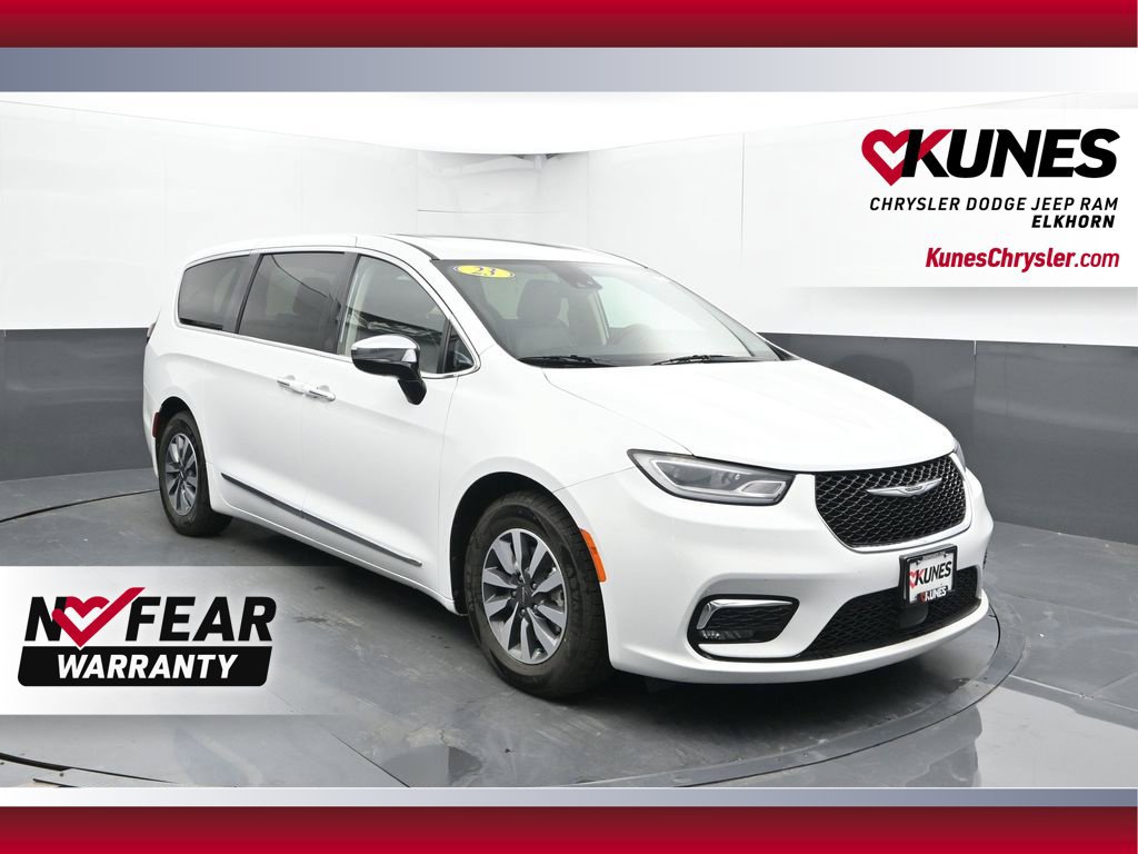 Used 2023 Chrysler Pacifica Limited FWD image 1
