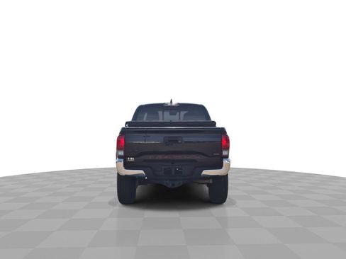 Used 2021 Toyota Tacoma SR5 AWD/4WD image 7