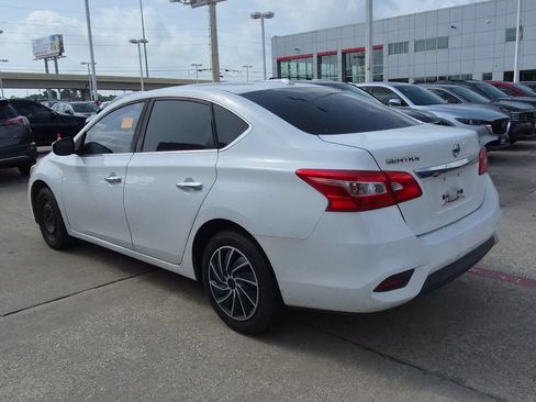 Used 2017 Nissan Sentra SV FWD image 3