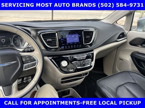 Used 2017 Chrysler Pacifica Limited image 24