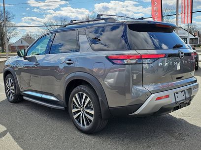 Certified 2022 Nissan Pathfinder Platinum w/ Lighting Package (N93)