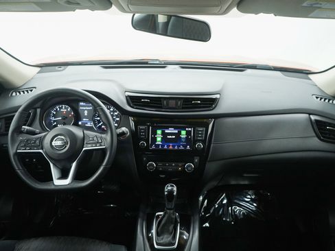 Used 2018 Nissan Rogue SV w/ Premium Package image 13