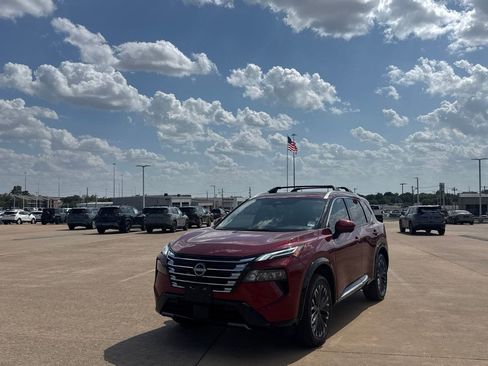 Certified 2026 Nissan Rogue Platinum AWD/4WD image 8