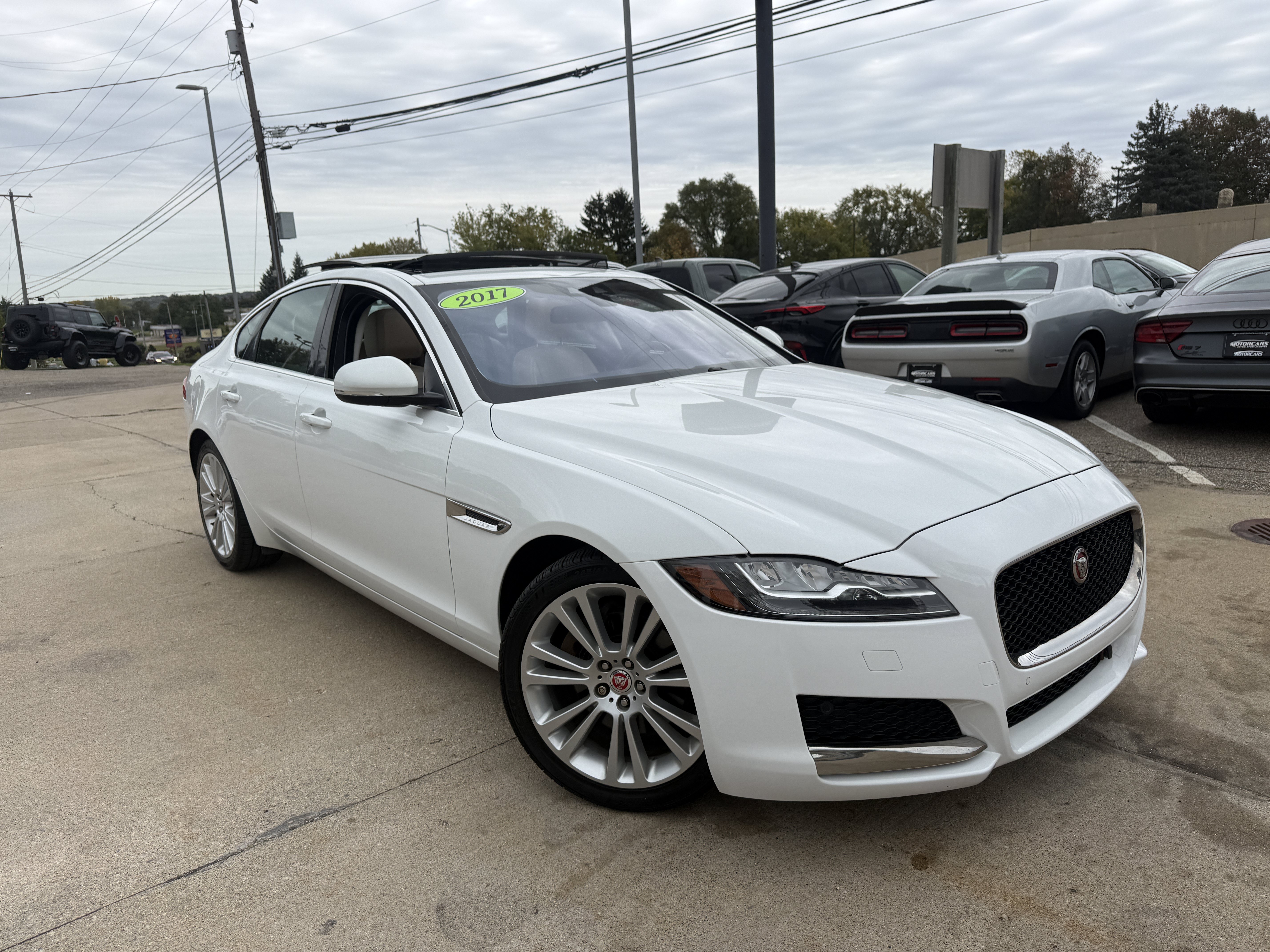 Used 2017 Jaguar XF Prestige AWD/4WD image 7