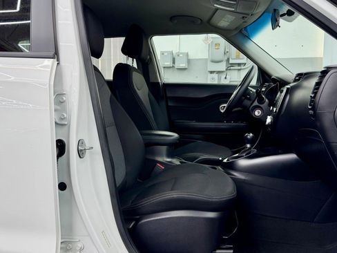 Used 2018 Kia Soul + image 11