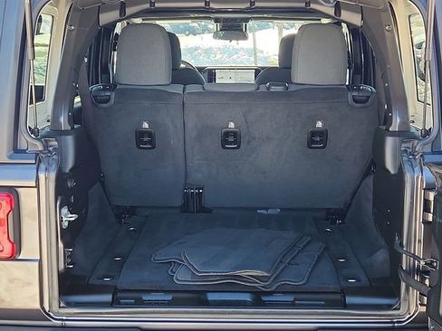 Used 2025 Jeep Wrangler Rubicon image 29